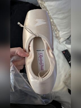 RP Russian Pointe Rubin Radiance Sz 40 W2 V2